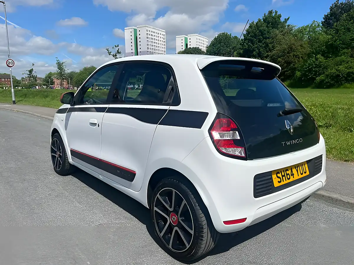 Used 2014 Renault Twingo Dynamique White - Interior and Exterior details 3