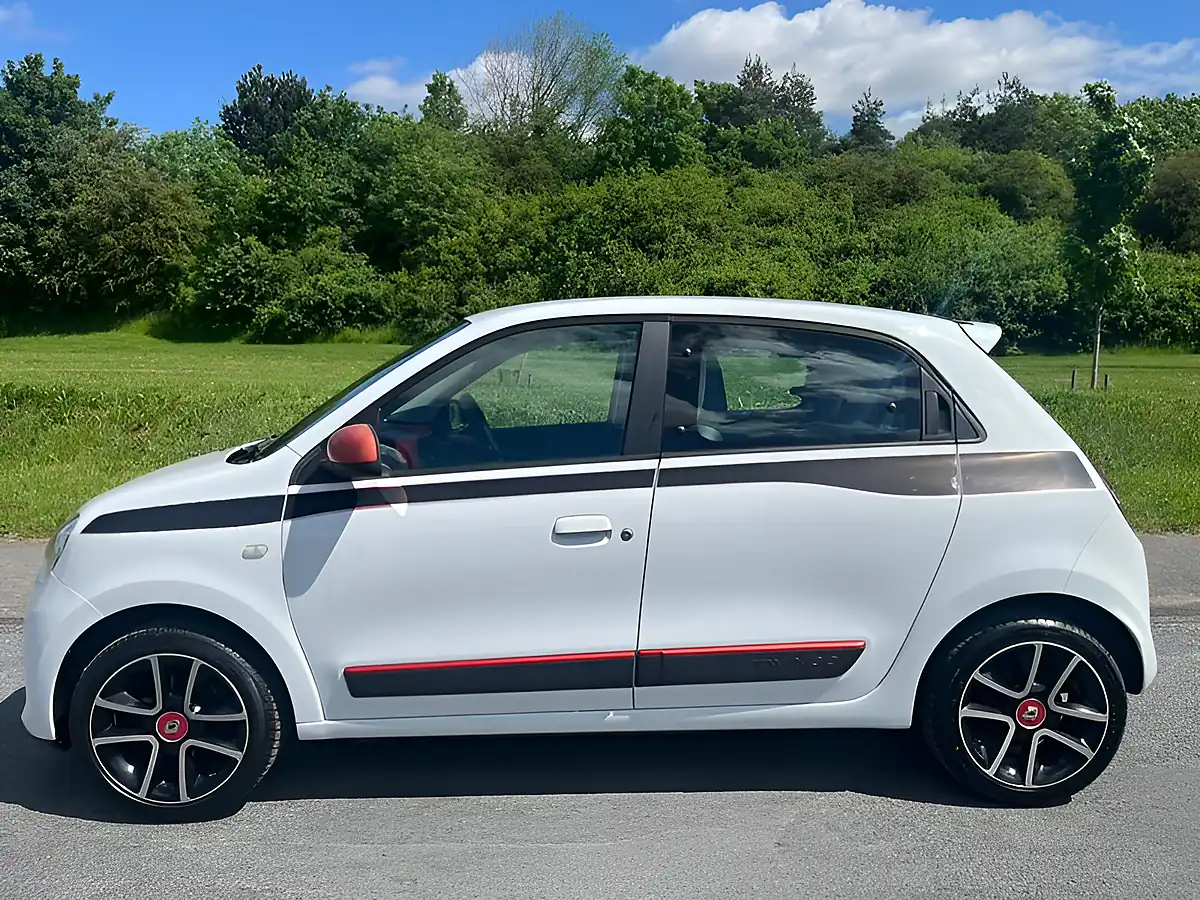 Used 2014 Renault Twingo Dynamique White - Interior and Exterior details 4