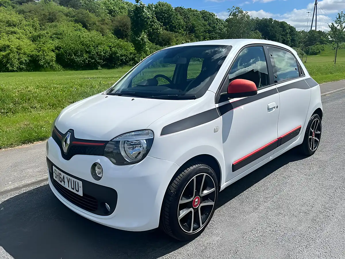 Used 2014 Renault Twingo Dynamique White - Interior and Exterior details 5