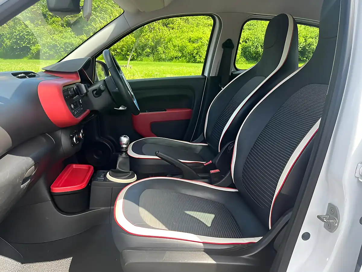 Used 2014 Renault Twingo Dynamique White - Interior and Exterior details 6