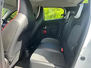 Used 2014 Renault Twingo Dynamique White - Interior and Exterior details 7