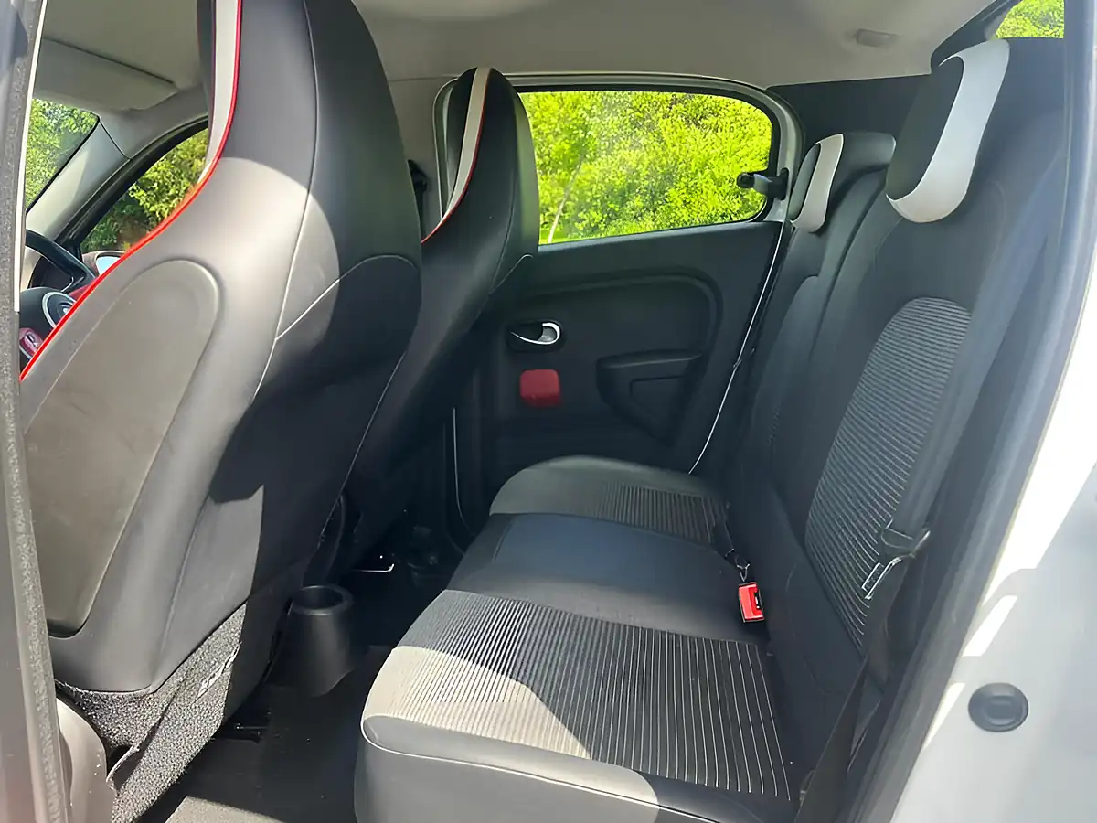Used 2014 Renault Twingo Dynamique White - Interior and Exterior details 7