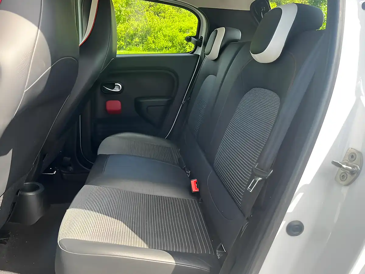 Used 2014 Renault Twingo Dynamique White - Interior and Exterior details 8