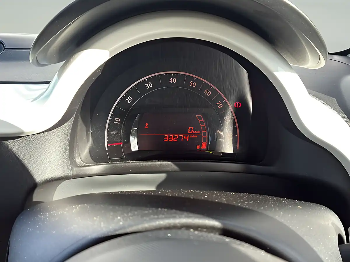 Used 2014 Renault Twingo Play Powder Blue - Interior and Exterior details 9