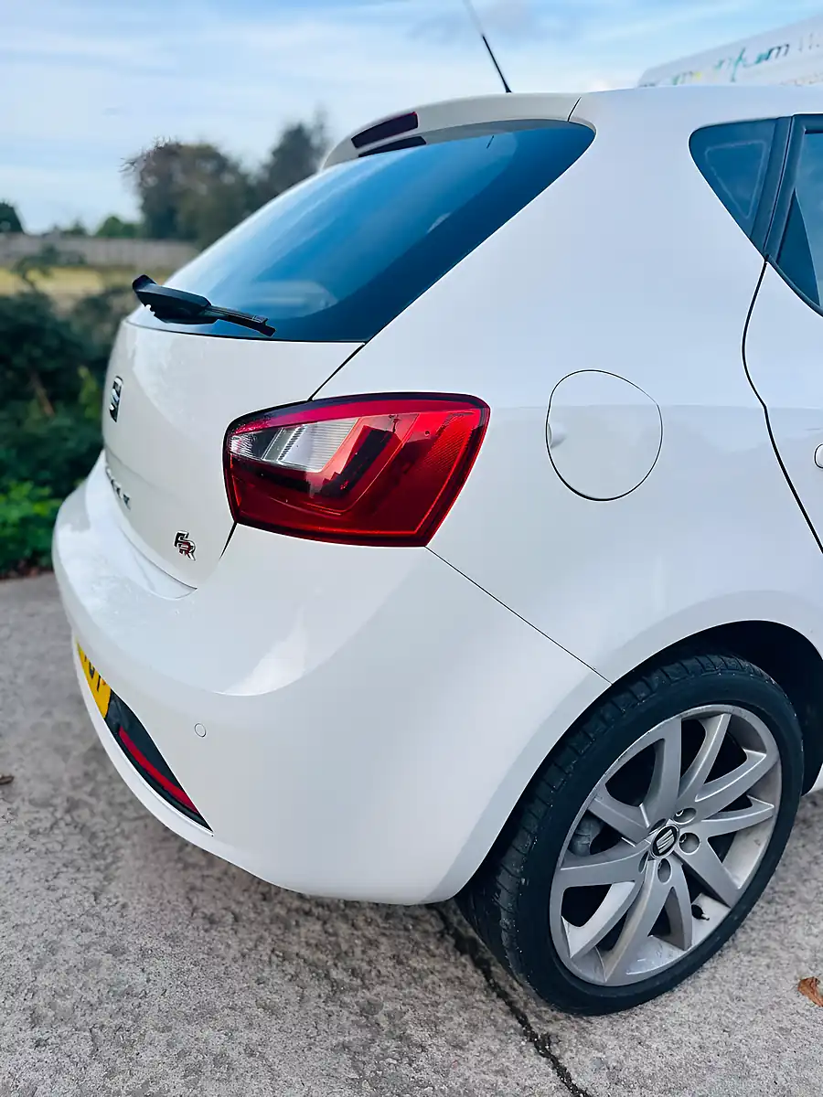 Used 2014 SEAT Ibiza Fr White - Interior and Exterior details 11