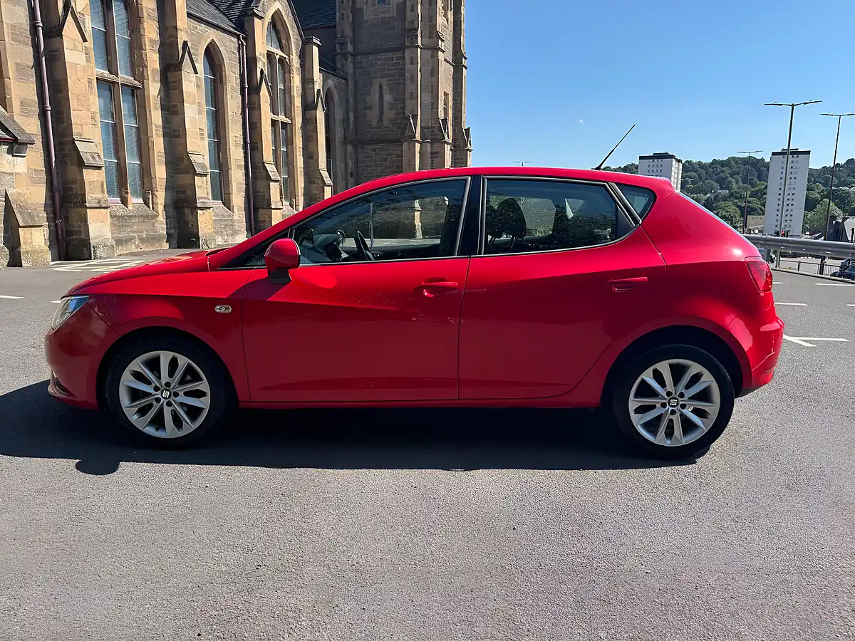 Used 2014 SEAT Ibiza Toca Red - Interior and Exterior details 8