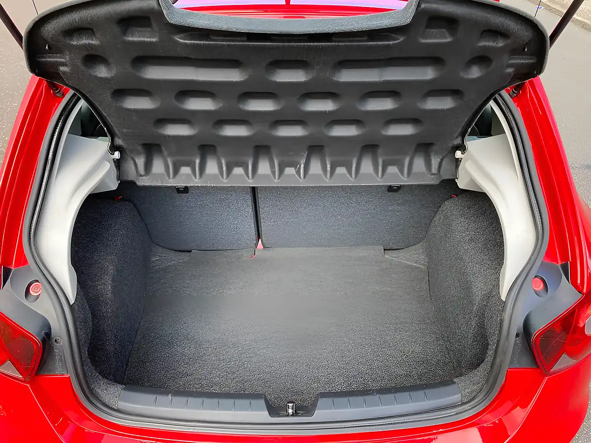 Used 2014 SEAT Ibiza Toca Red - Interior and Exterior details 10