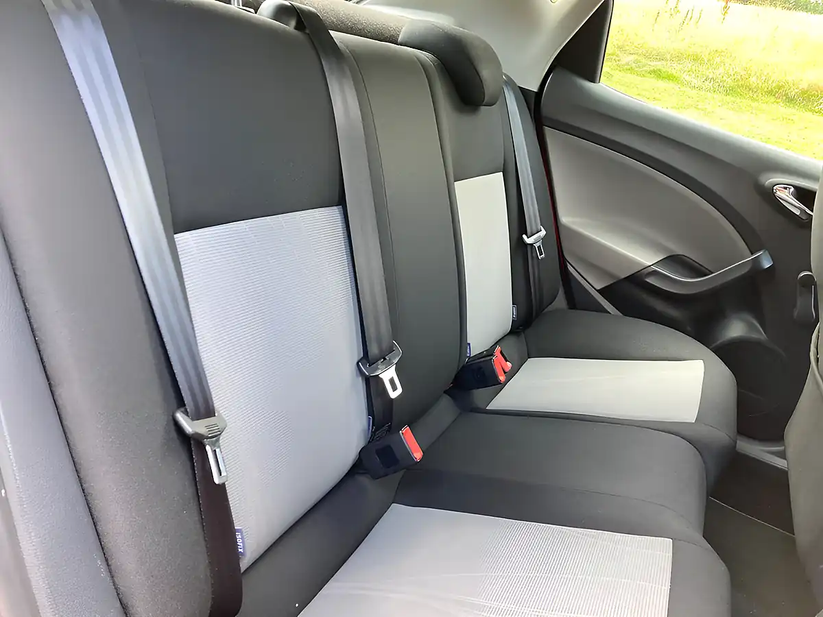Used 2014 SEAT Ibiza Toca Red - Interior and Exterior details 13
