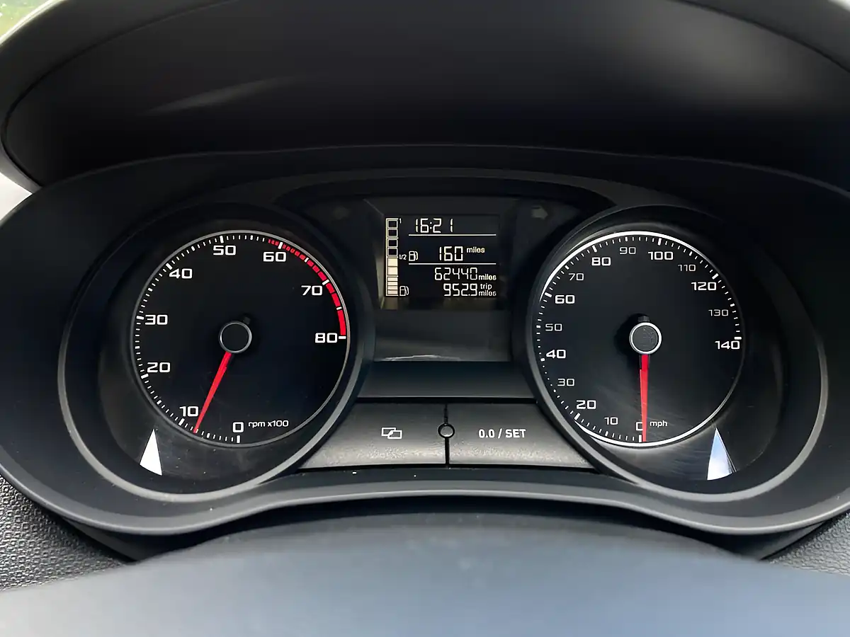 Used 2014 SEAT Ibiza Toca Red - Interior and Exterior details 20