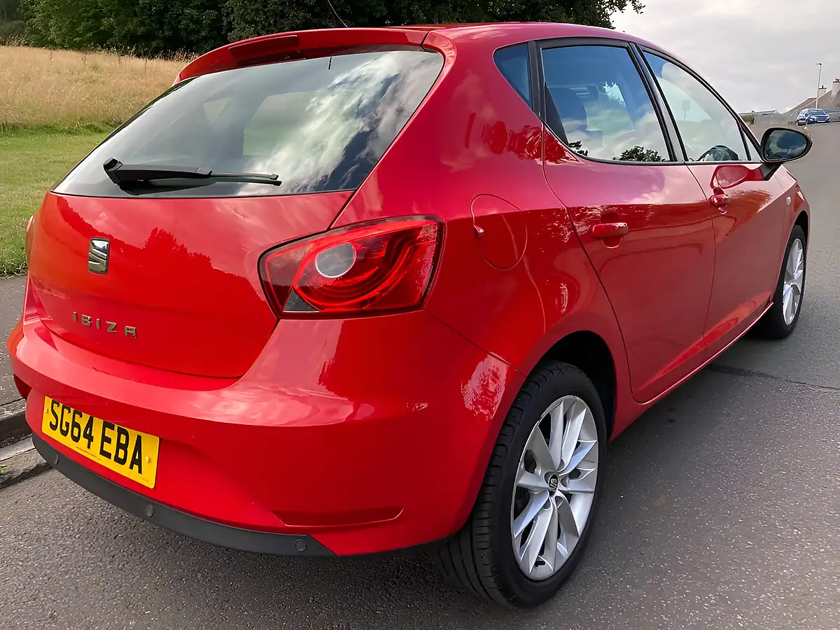 Used 2014 SEAT Ibiza Toca Red - Interior and Exterior details 3