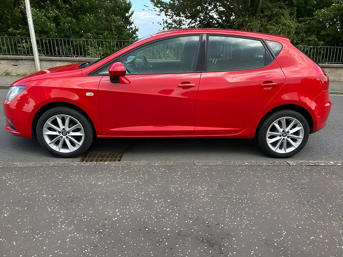 Used 2014 SEAT Ibiza Toca Red - Interior and Exterior details 8