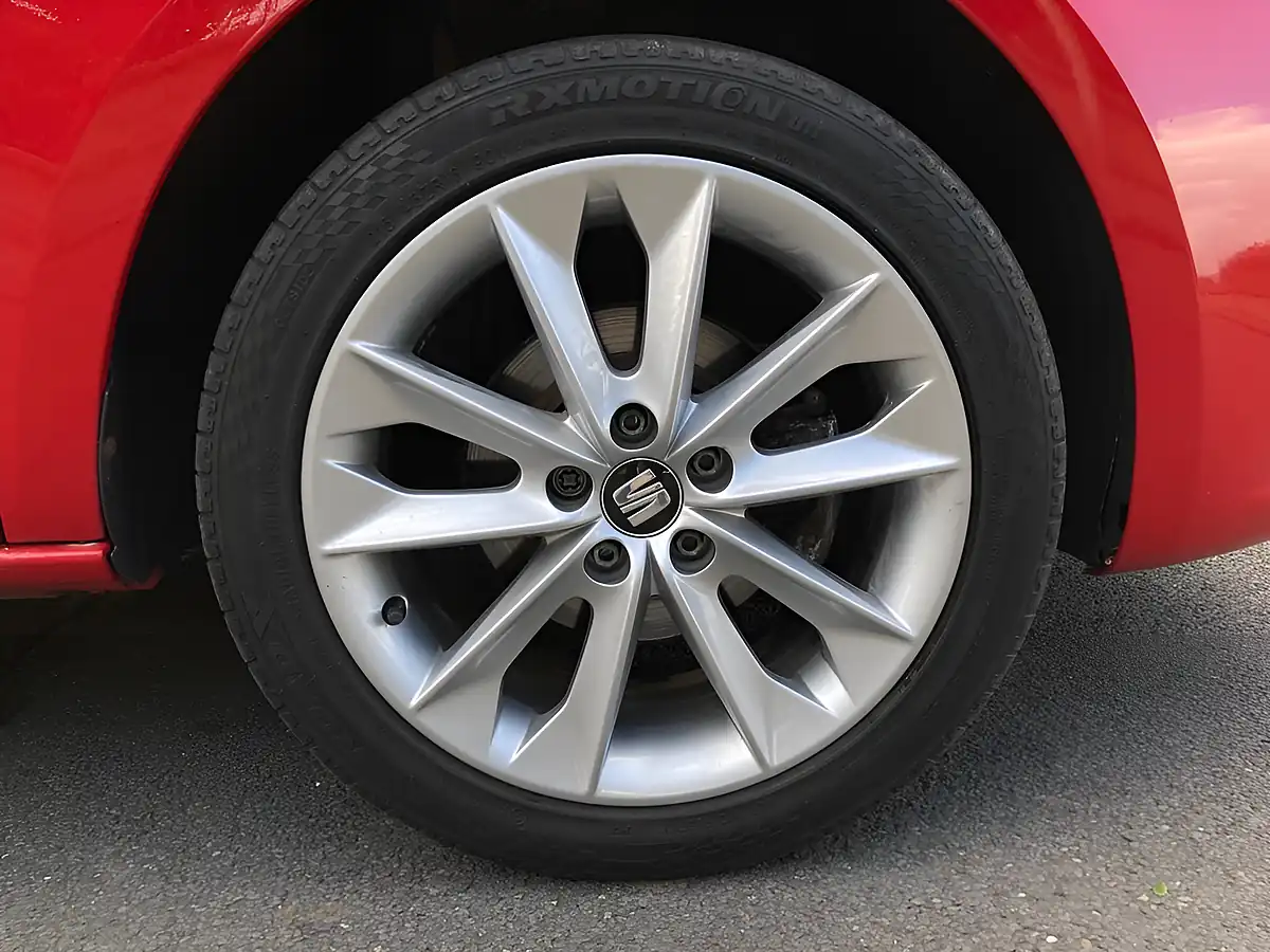 Used 2014 SEAT Ibiza Toca Red - Interior and Exterior details 9