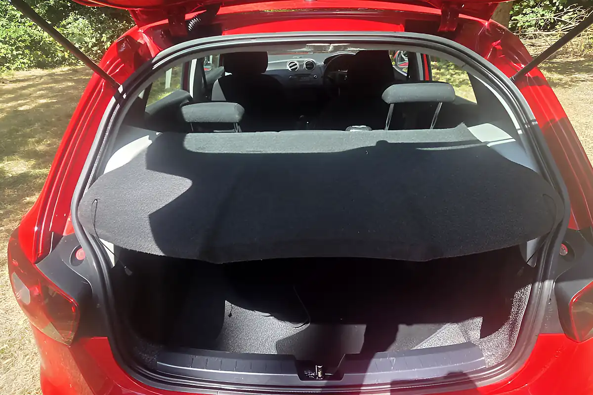 Used 2014 SEAT Ibiza Toca Red - Interior and Exterior details 10