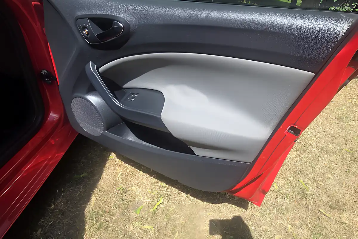 Used 2014 SEAT Ibiza Toca Red - Interior and Exterior details 12