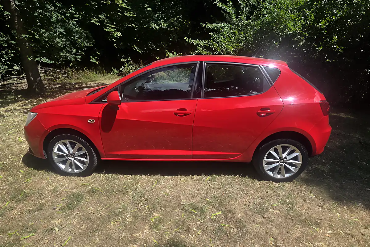 Used 2014 SEAT Ibiza Toca Red - Interior and Exterior details 4