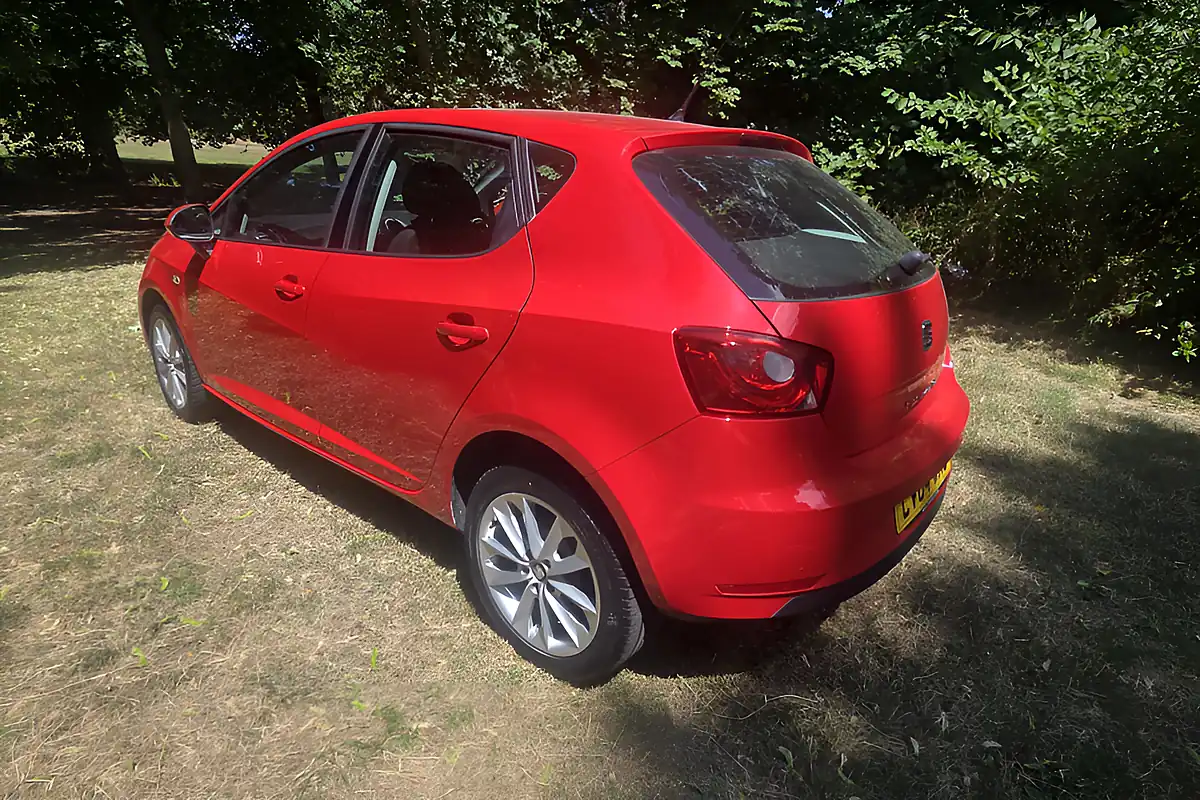 Used 2014 SEAT Ibiza Toca Red - Interior and Exterior details 5