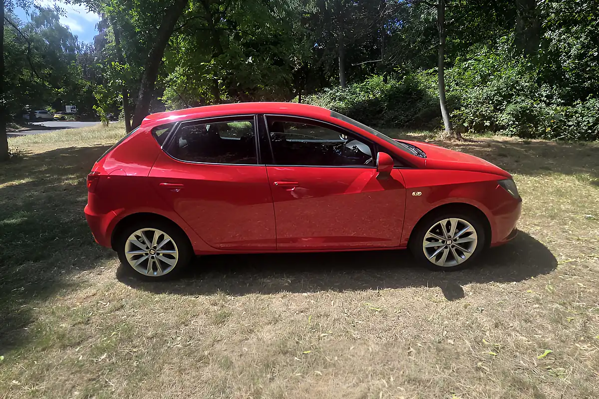 Used 2014 SEAT Ibiza Toca Red - Interior and Exterior details 8