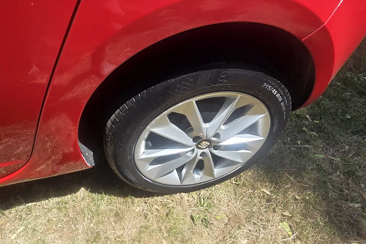 Used 2014 SEAT Ibiza Toca Red - Interior and Exterior details 9