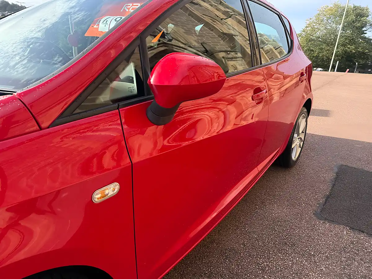 Used 2014 SEAT Ibiza Toca Red - Interior and Exterior details 10