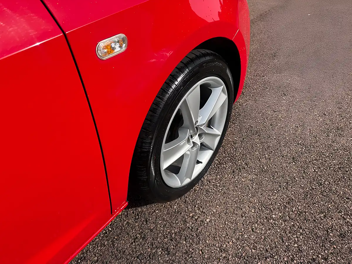 Used 2014 SEAT Ibiza Toca Red - Interior and Exterior details 14