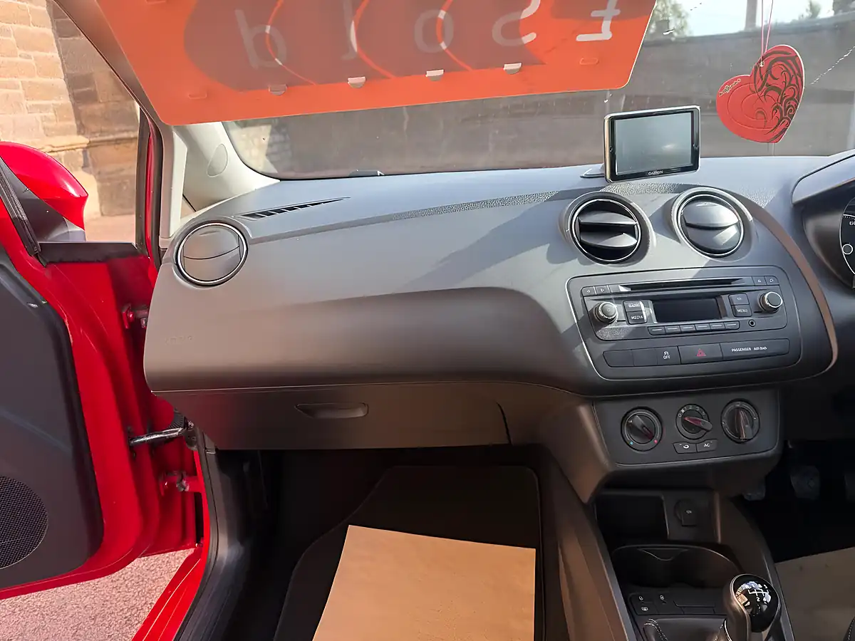 Used 2014 SEAT Ibiza Toca Red - Interior and Exterior details 17