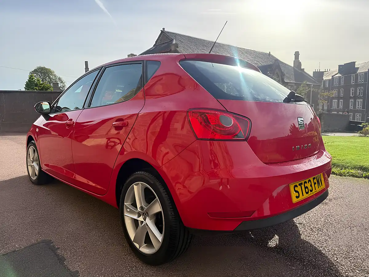 Used 2014 SEAT Ibiza Toca Red - Interior and Exterior details 5
