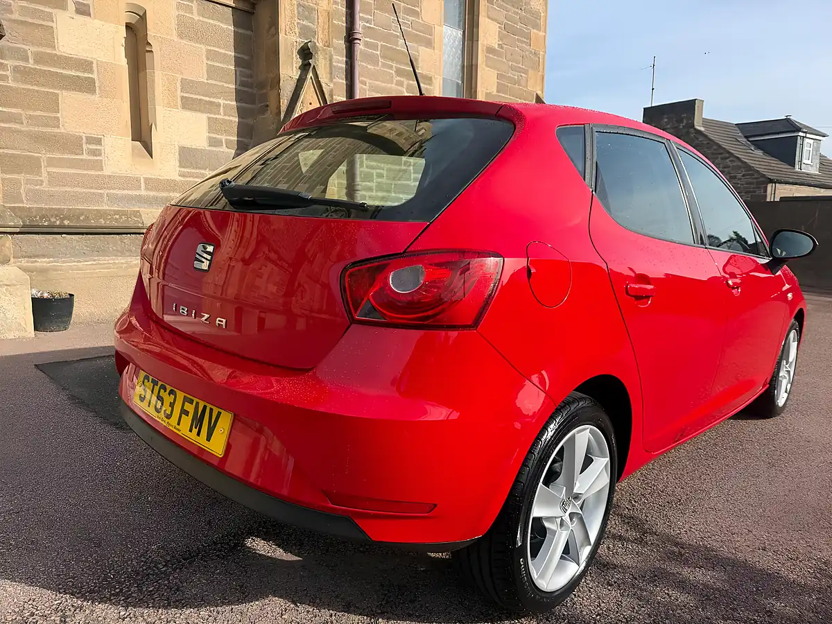 Used 2014 SEAT Ibiza Toca Red - Interior and Exterior details 6