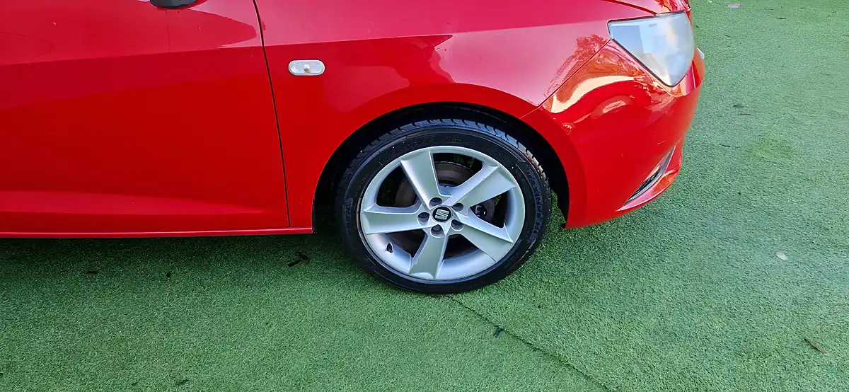 Used 2014 SEAT Ibiza Toca Red - Interior and Exterior details 11