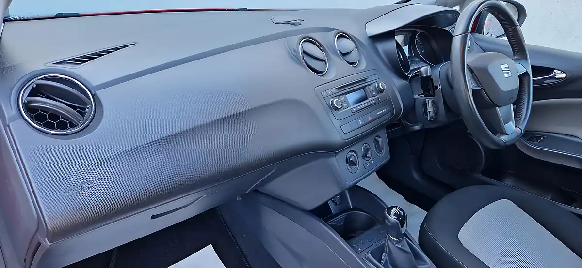 Used 2014 SEAT Ibiza Toca Red - Interior and Exterior details 13