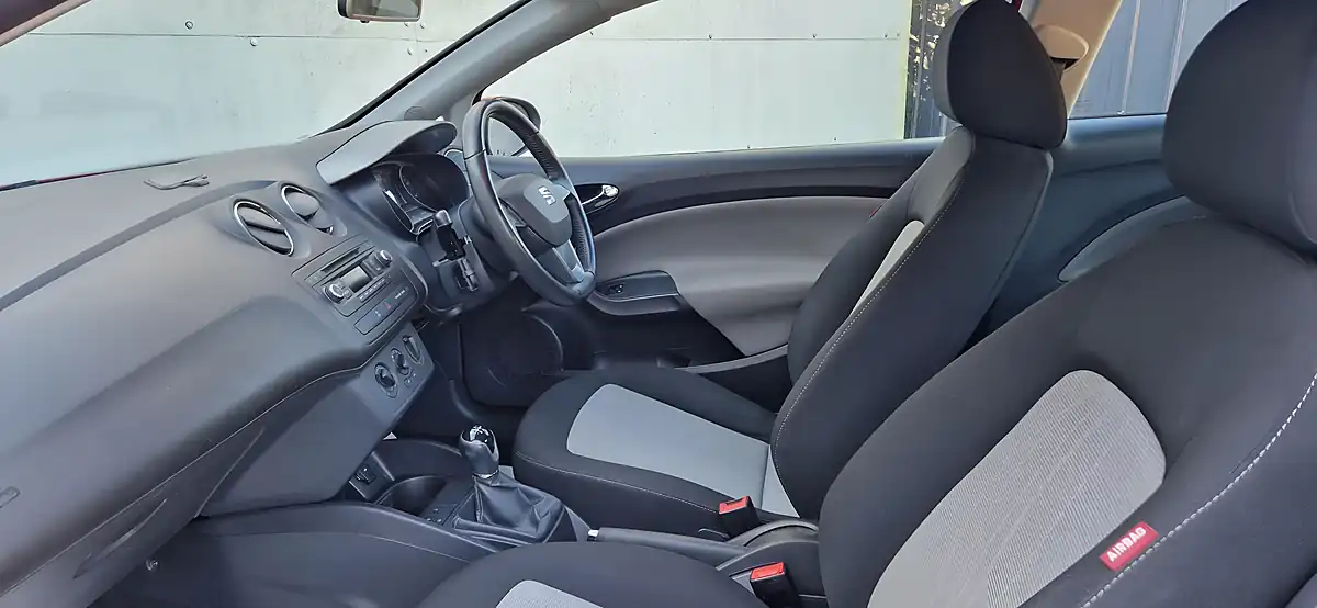 Used 2014 SEAT Ibiza Toca Red - Interior and Exterior details 14