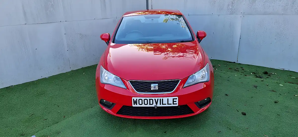 Used 2014 SEAT Ibiza Toca Red - Interior and Exterior details 2