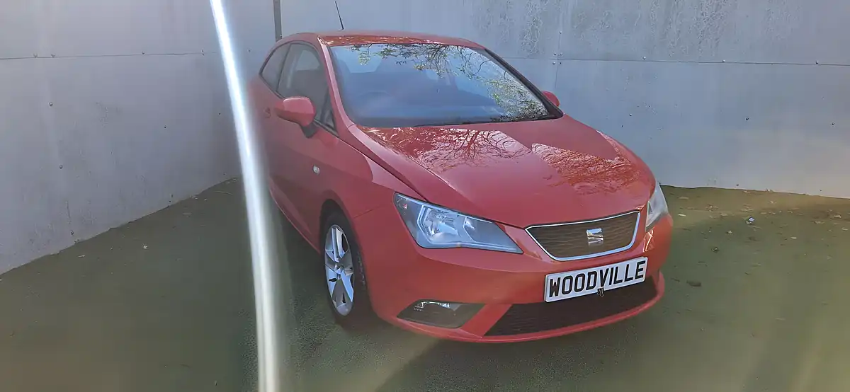 Used 2014 SEAT Ibiza Toca Red - Interior and Exterior details 3