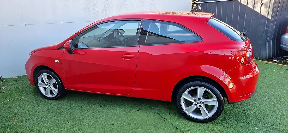 Used 2014 SEAT Ibiza Toca Red - Interior and Exterior details 4