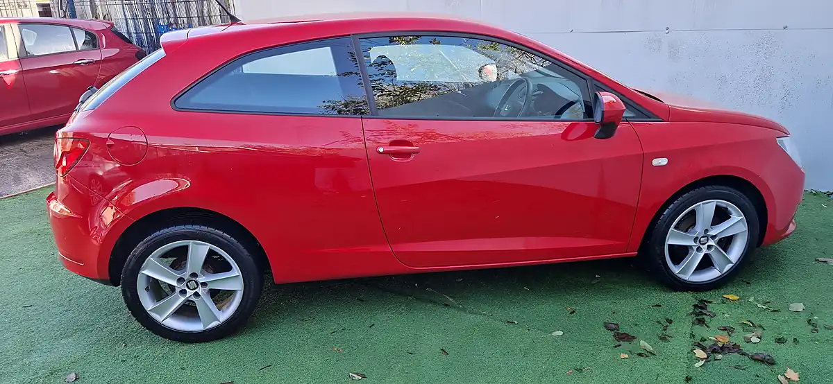 Used 2014 SEAT Ibiza Toca Red - Interior and Exterior details 5