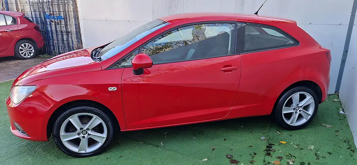 Used 2014 SEAT Ibiza Toca Red - Interior and Exterior details 6