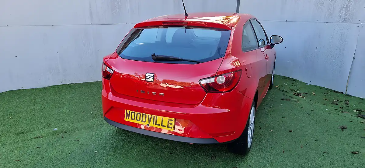 Used 2014 SEAT Ibiza Toca Red - Interior and Exterior details 8