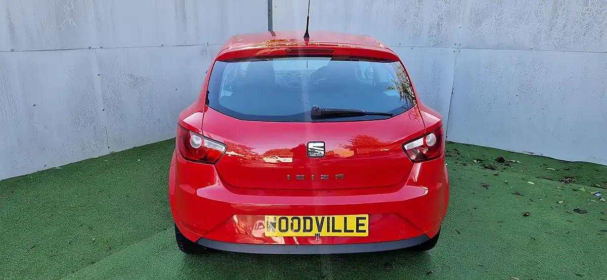 Used 2014 SEAT Ibiza Toca Red - Interior and Exterior details 9