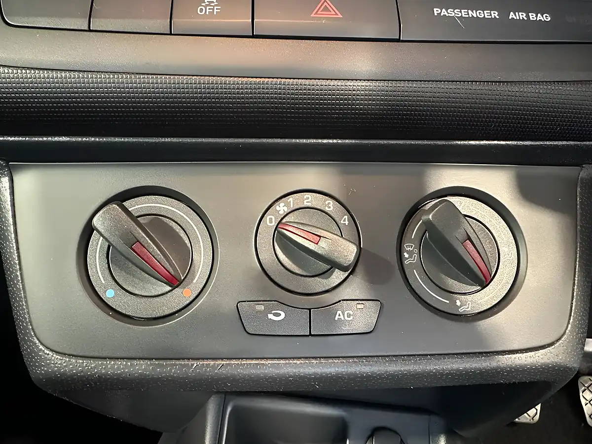 Used 2014 SEAT Ibiza Toca Sport Coupe Blue - Interior and Exterior details 12