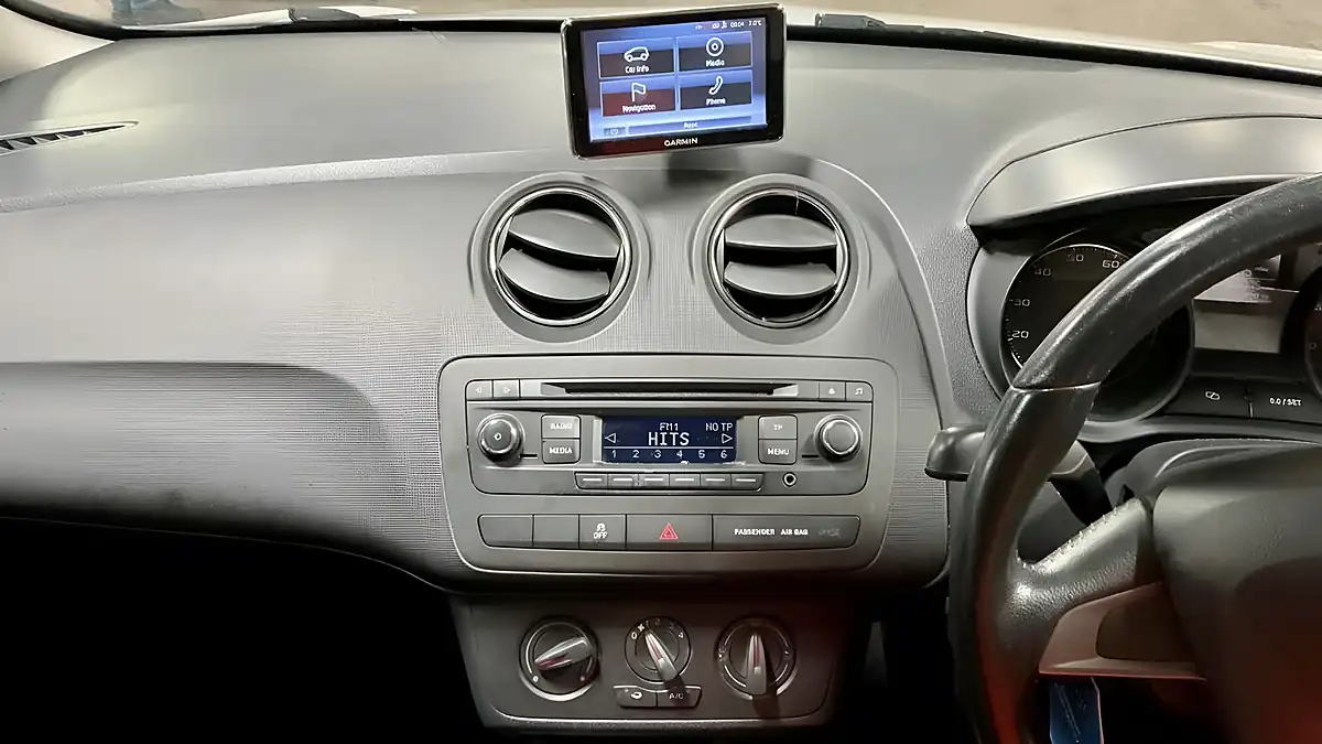 Used 2014 SEAT Ibiza Toca Sport Coupe Euro 5 White - Interior and Exterior details 10