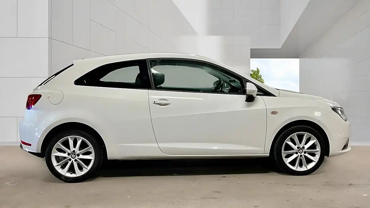 Used 2014 SEAT Ibiza Toca Sport Coupe Euro 5 White - Interior and Exterior details 7
