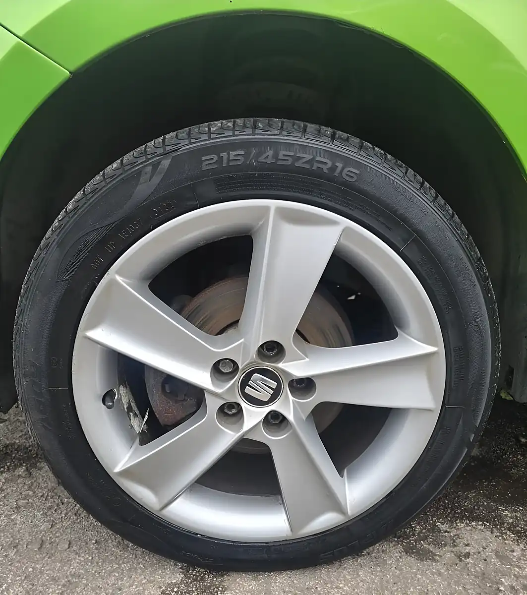 Used 2014 SEAT Ibiza Toca Sport Lima Green - Interior and Exterior details 20