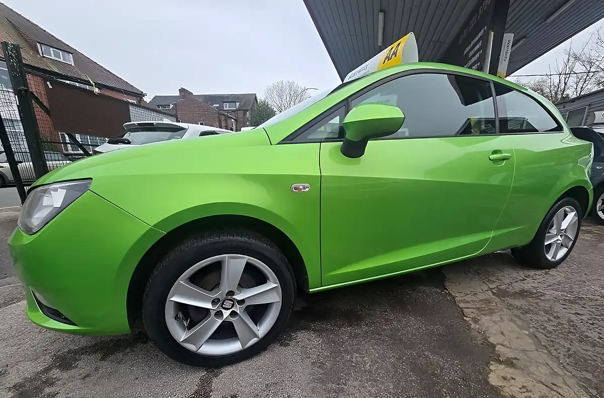 Used 2014 SEAT Ibiza Toca Sport Lima Green - Interior and Exterior details 5