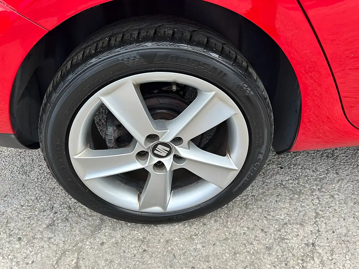 Used 2014 SEAT Ibiza Toca ST Red - Interior and Exterior details 10