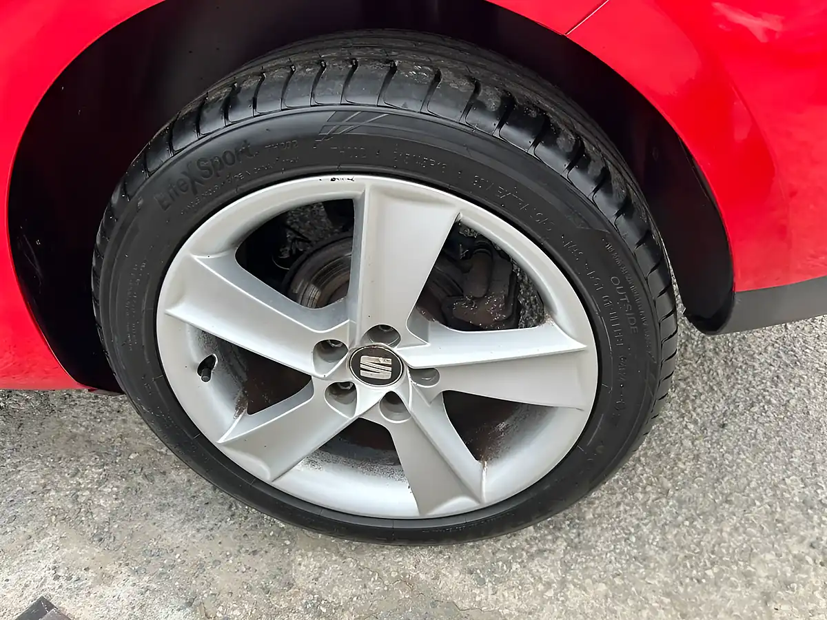 Used 2014 SEAT Ibiza Toca ST Red - Interior and Exterior details 11