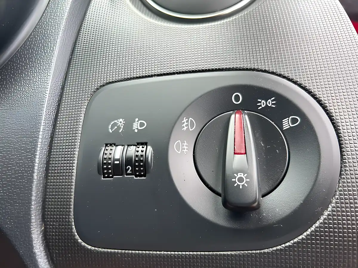 Used 2014 SEAT Ibiza Toca ST Red - Interior and Exterior details 14