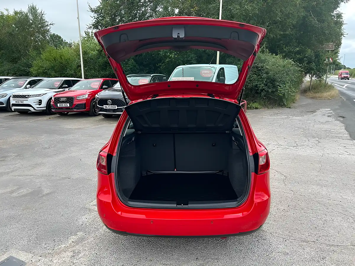 Used 2014 SEAT Ibiza Toca ST Red - Interior and Exterior details 5