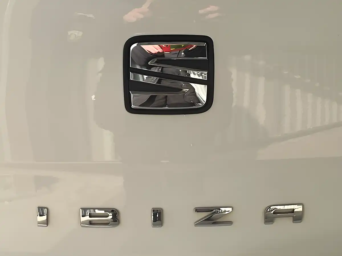 Used 2014 SEAT Ibiza Toca White - Interior and Exterior details 10