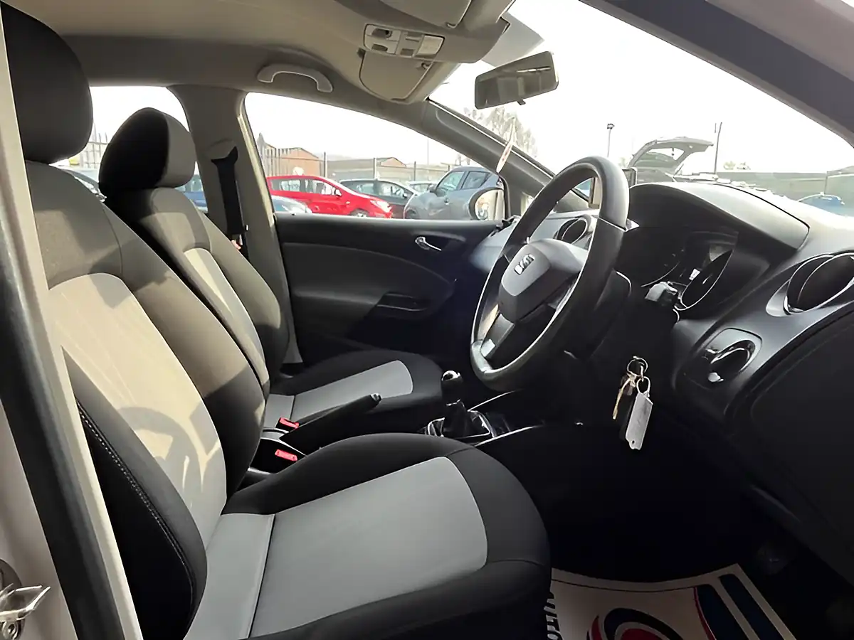 Used 2014 SEAT Ibiza Toca White - Interior and Exterior details 5