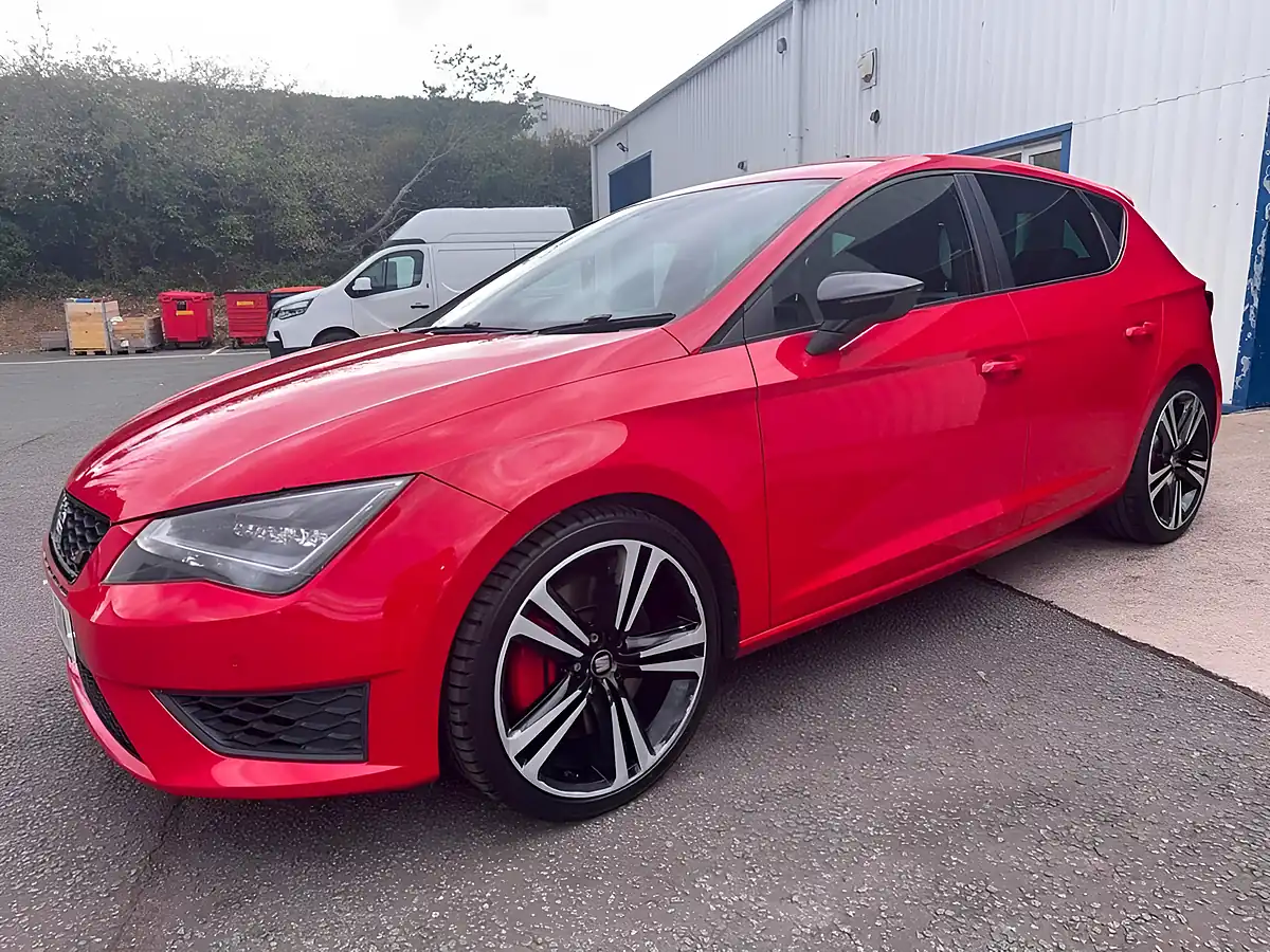 Used 2014 SEAT Leon Cupra 280 Red - Interior and Exterior details 3