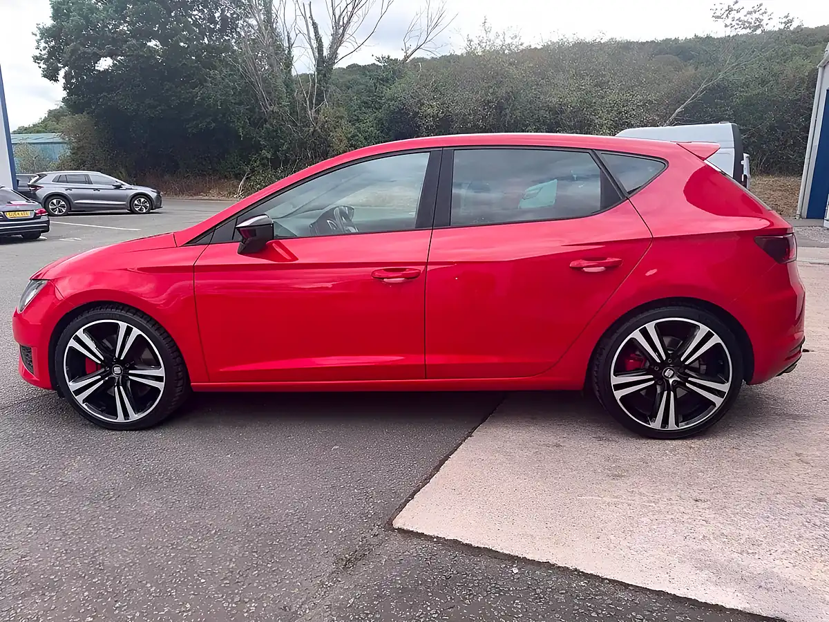 Used 2014 SEAT Leon Cupra 280 Red - Interior and Exterior details 4